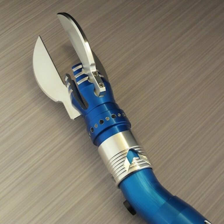 Azure Mantis Emitter With Claws