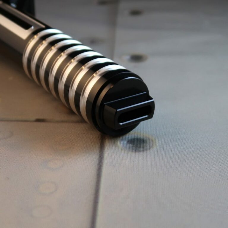 Close Up - Pommel